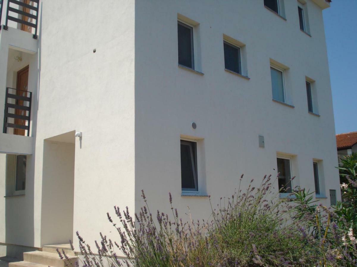 Apartment Premantura Exteriör bild